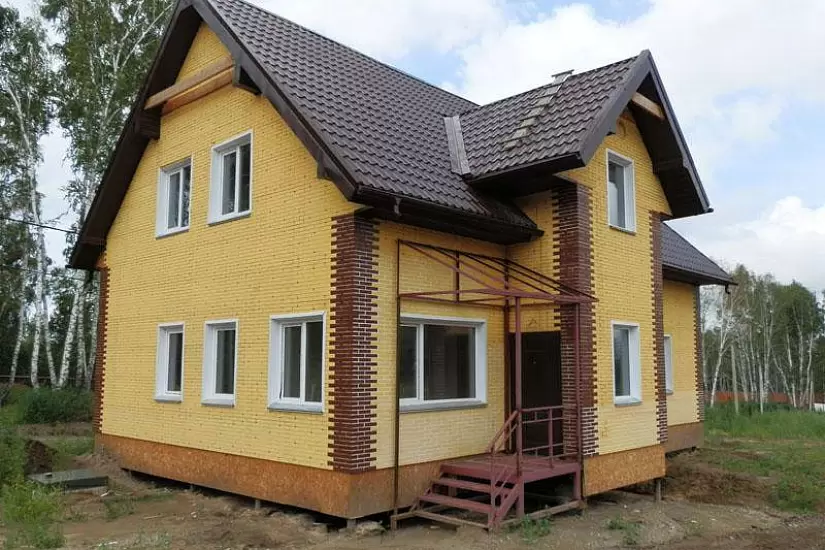 Дом каркасно-щитовой 9х9 м